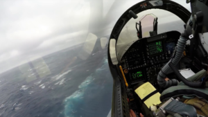 Super Hornet Landung bei schlechtem Wetter